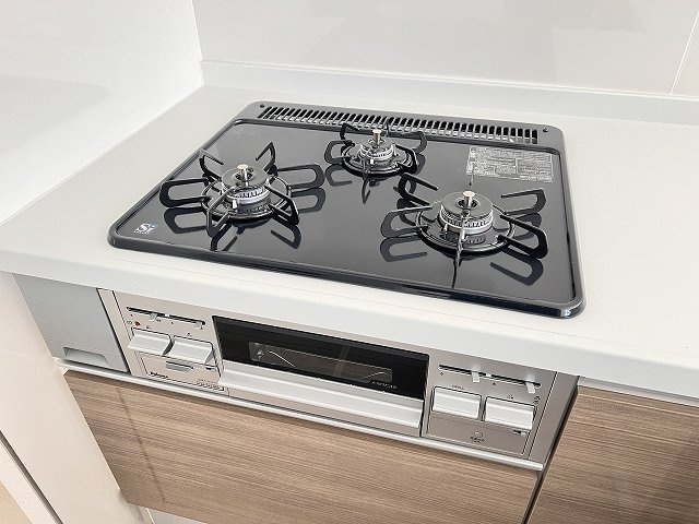 【キッチン】 | 和光市白子3丁目　新築分譲住宅　全3棟（成増店） | 使いやすい3口コンロ