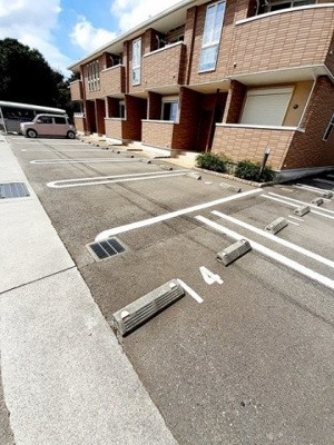 【駐車場】 | ネオロイヤルＢ