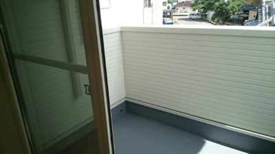 【バルコニー】 | ニューヴェルデⅡ | 落ち着いた時間を過ごせるバルコニーです