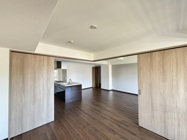 A.CITYタワーズウエスト・タワー棟の洋室