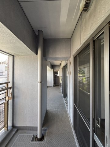 A.CITYタワーズウエスト・タワー棟のバルコニー