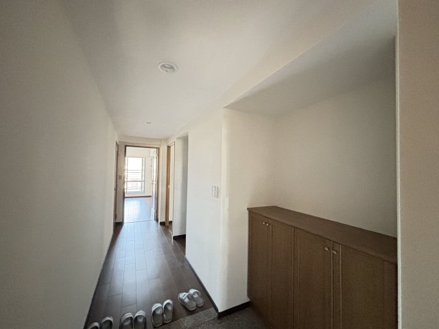 A.CITYタワーズウエスト・タワー棟の玄関