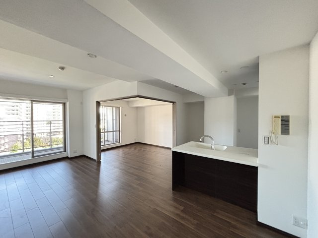 A.CITYタワーズウエスト・タワー棟の居間・リビング