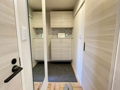 モダニティ八分字 Ｂ棟 ＊＊の玄関