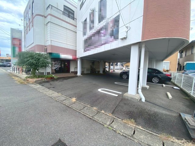 今本町 エクセレントビル 居抜店舗の駐車場