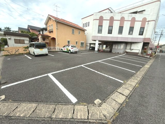 今本町 エクセレントビル 居抜店舗の駐車場