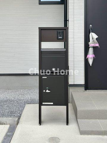 葛飾区西水元1丁目新築分譲住宅の外観|留守中に便利な宅配ボックス完備。