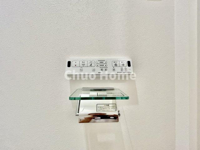 葛飾区西水元1丁目新築分譲住宅の内装|【ウォシュレット】清潔に使いたいお手洗いには最適な設備です。もちろんウォームレットも標準装備です。