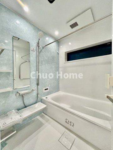 葛飾区西水元1丁目新築分譲住宅の浴室|【バスルーム】暖房換気乾燥機付きシステムバスルーム。暖房・冷風・換気・乾燥など、毎日を快適に過ごせるうれしい機能が揃っています。雨の日の洗濯物も安心です。