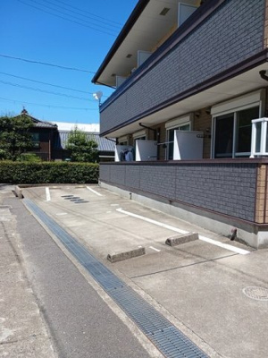 【駐車場】 | ベルラフィーネ | 駐車場があるので、車を買う予定の方も安心です