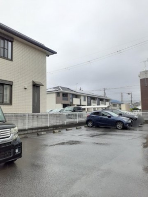 【駐車場】 | カトル・セゾン | 駐車場があるので、車を買う予定の方も安心です