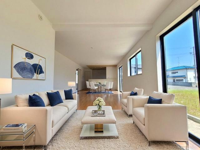 【新築戸建】　いわき市郷ケ丘4期の居間・リビング|同社施工　リビングダイニングに家具を配置したイメージ画像です
※本画像はCGで作成しており、実際に現地に 家具は置かれておりません。また、価格に 家具は含まれておりません。