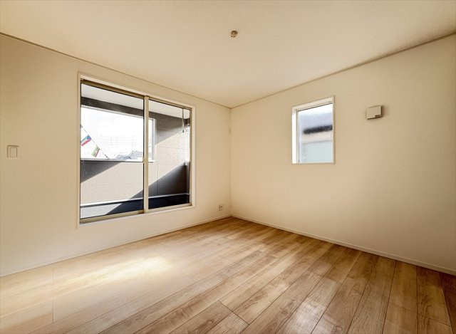 【洋室】 | 新座市畑中2丁目　新築一戸建住宅　全9棟　(志木本店) | 洋室6.6帖／
静かな暮らしを好む方にもおすすめな閑静な住宅地
