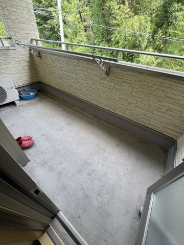 姫路市城見台3丁目既存戸建のバルコニー|外からの目が気にならないバルコニーで洗濯物が干せます