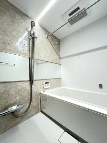 セントラルパーク・ウエストD棟の浴室