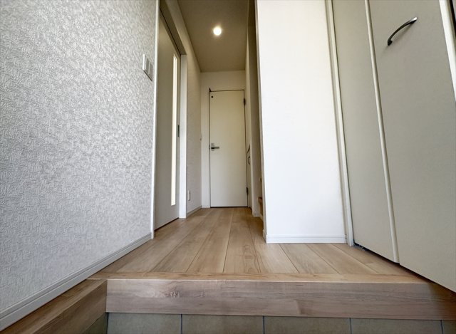 【玄関】 | 新座市畑中2丁目　新築一戸建住宅　全9棟　(志木本店) | 大容量のシューズボックスのある玄関