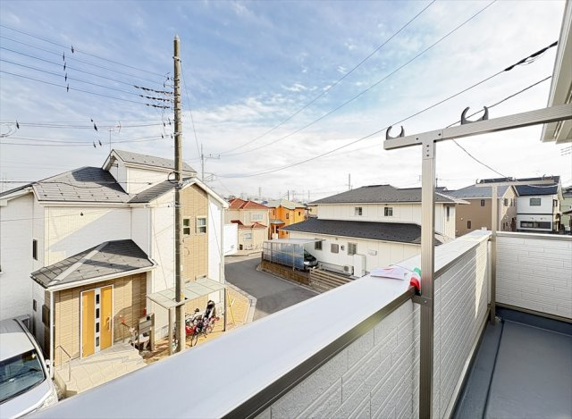 【バルコニー】 | 新座市畑中2丁目　新築一戸建住宅　全9棟　(志木本店) | お洗濯もたくさん干せるワイドバルコニー