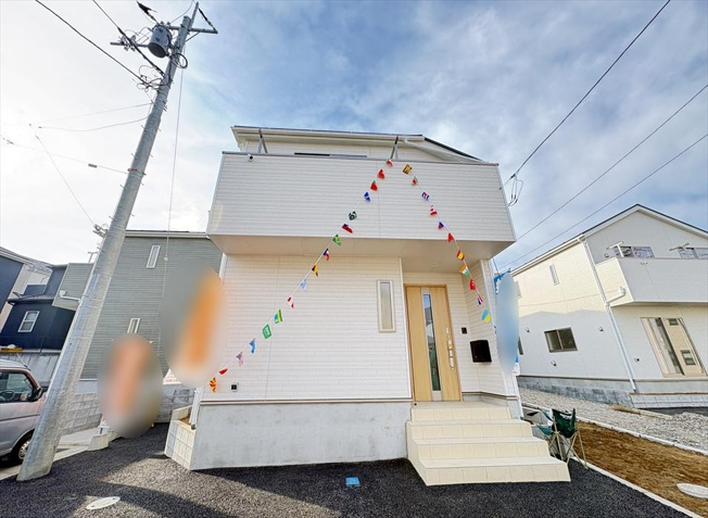 【外観】 | 新座市畑中2丁目　新築一戸建住宅　全9棟　(志木本店) | 全9棟の分譲地内につき住環境良好。
完成済みのため内覧・入居可能です。