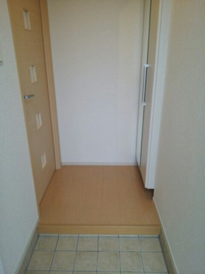 【玄関】 | シャイン２１　Ⅱ | 明るい玄関です