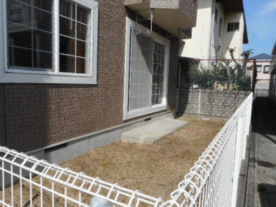 【庭】 | カーサ・エスト内原 | たまにはお庭で休日を過ごしてみるのもよいかもしれません