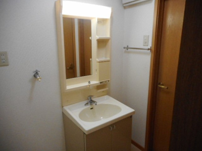 【洗面所】 | カーサ・エスト内原 | 忙しい朝には欠かせない洗面所です