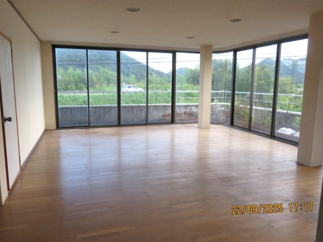 　☆ 岐阜市中川原の事務所・倉庫付住居 ☆の洋室