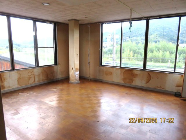 　☆ 岐阜市中川原の事務所・倉庫付住居 ☆の洋室