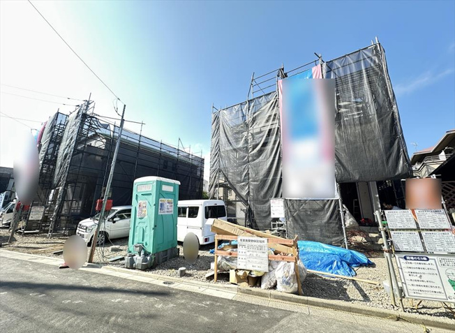 【外観】 | 新座市畑中2丁目　新築一戸建住宅　全9棟　(志木本店) | 販売現地／2025年10月撮影　
全9棟の分譲地内につき住環境良好