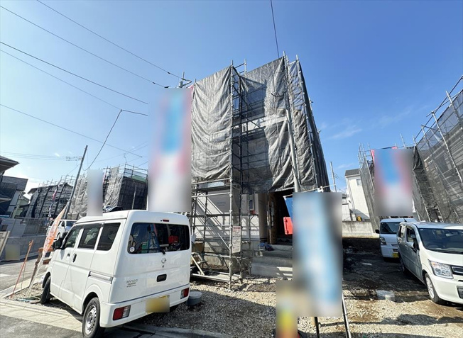 【外観】 | 新座市畑中2丁目　新築一戸建住宅　全9棟　(志木本店) | 販売現地／2025年10月撮影　
充実の設備仕様で快適な暮らしを実現します