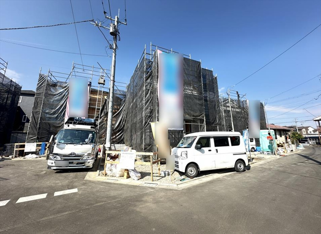 【外観】 | 新座市畑中2丁目　新築一戸建住宅　全9棟　(志木本店) | 販売現地／2025年10月撮影　
住宅性能表示制度において5分野7項目でMAX等級取得