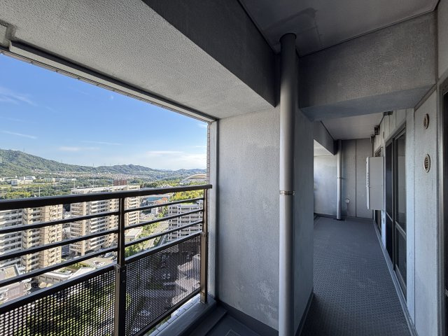 A.CITYタワーズウエスト・タワー棟のバルコニー