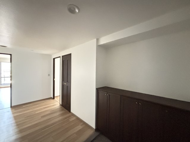 A.CITYタワーズウエスト・タワー棟の玄関