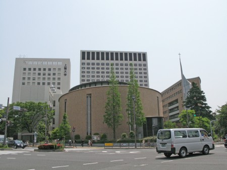 新宿区若葉３丁目のアパートの周辺