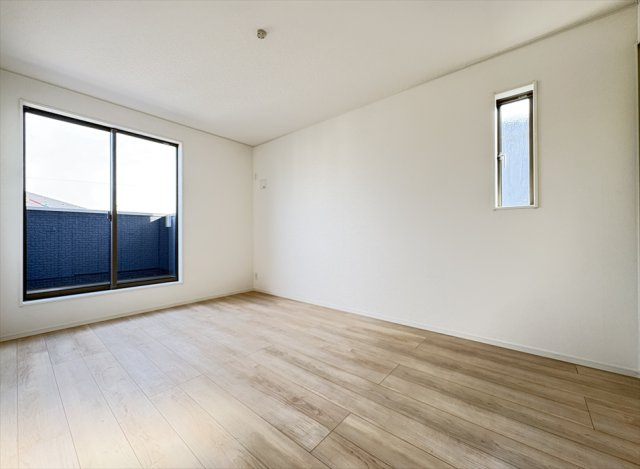 【洋室】 | 新座市畑中2丁目　新築一戸建住宅　全9棟　(志木本店) | 洋室6.7帖／
静かな暮らしを好む方にもおすすめな閑静な住宅地