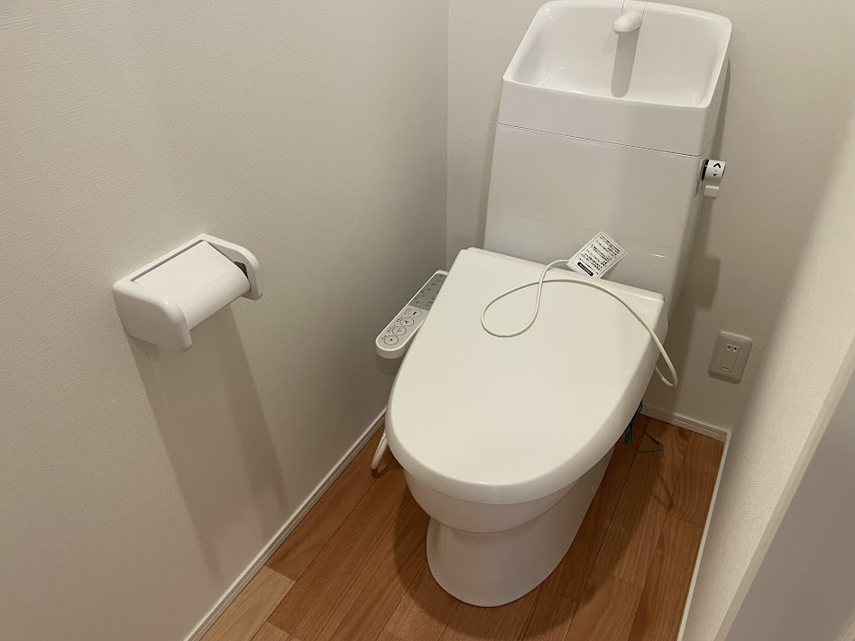 東根市神町東建売住宅【A棟】のトイレ|節水タイプのトイレは水道代の節約に繋がります。