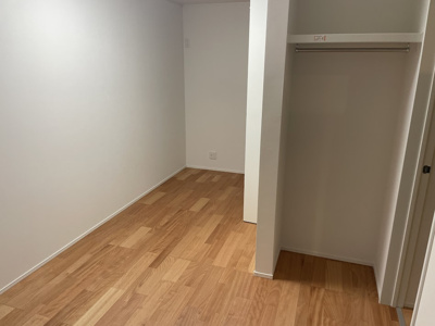 【寝室】 | 東根市神町東建売住宅【A棟】 | 大きいベットを置いてもスペースの取れる寝室です。