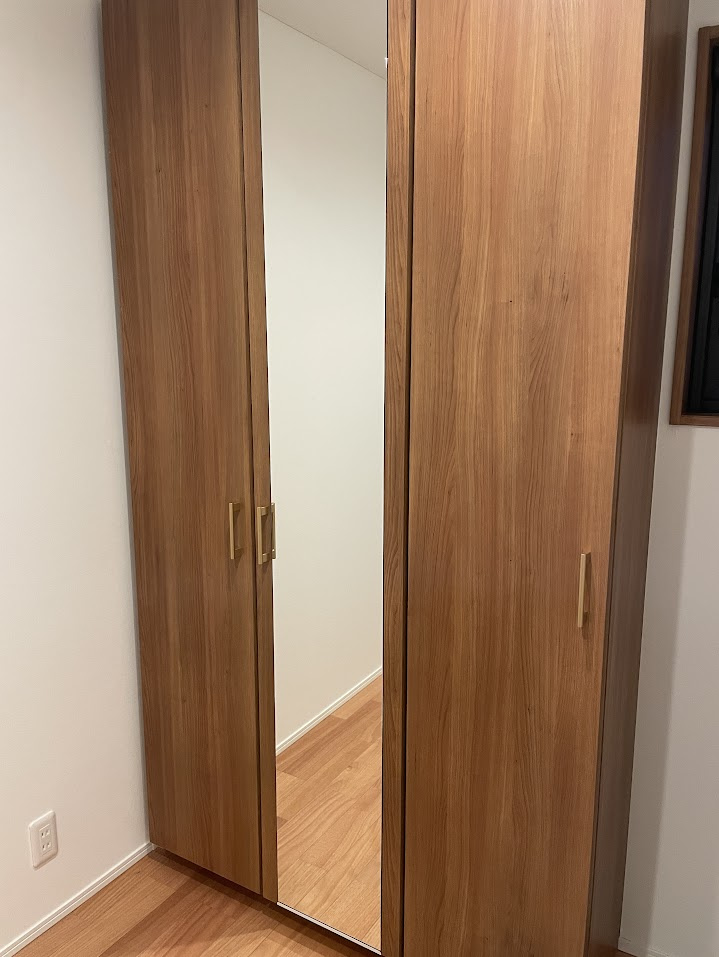 東根市神町東建売住宅【A棟】の玄関|大きいシューズボックスはどんどん増える靴を散らかさずに収納できます。