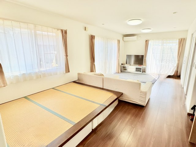 売中古戸建　中央区雄踏町宇布見の居間・リビング