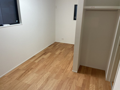 【寝室】 | 東根市神町東建売住宅【B棟】 | 大きいベットを置いてもスペースの取れる寝室です。