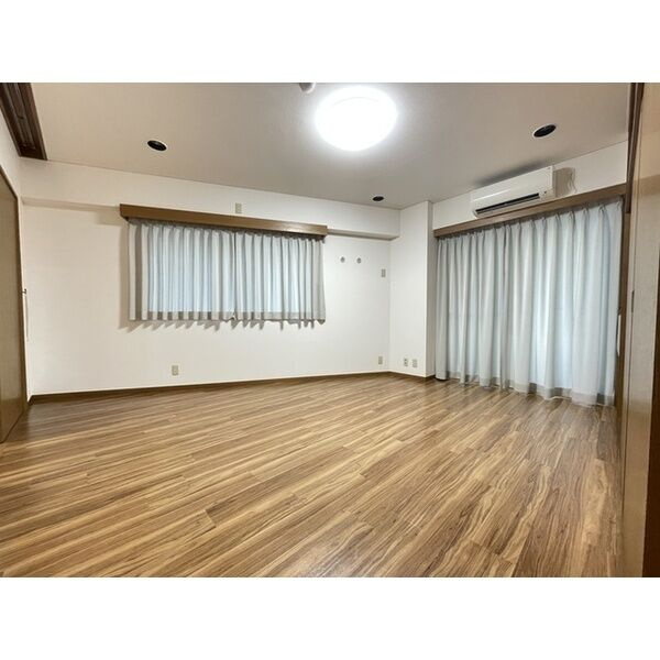 ドヒビルの内装