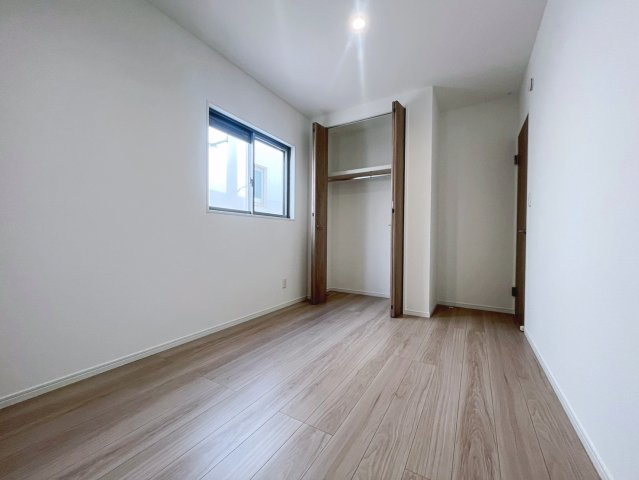 クローバーエース嘉手納屋良Ⅱ　1号棟の洋室|6帖