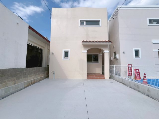 クローバーエース嘉手納屋良Ⅱ　1号棟