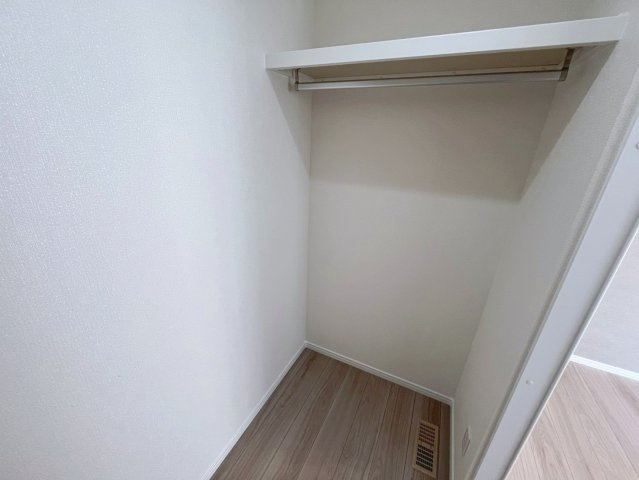 クローバーエース嘉手納屋良Ⅱ　1号棟の収納|ウォークインクローゼット