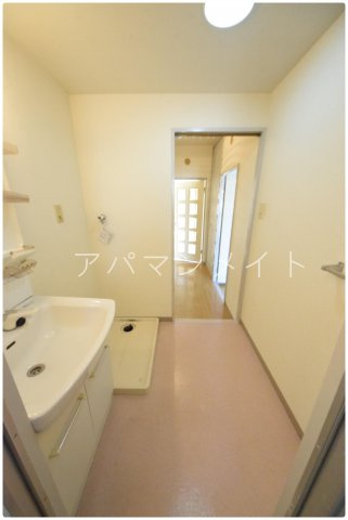 【設備】 | 脱衣スペース＆洗濯機置場です ！