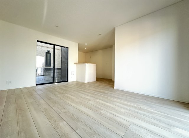 【外観】 | 新座市畑中2丁目　新築一戸建住宅　全9棟　(志木本店) | 販売現地／2025年10月撮影　
全棟カースペース完備