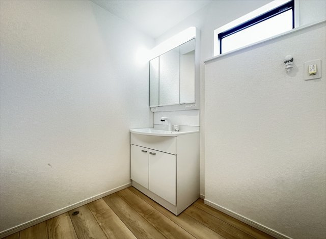 【外観】 | 新座市畑中2丁目　新築一戸建住宅　全9棟　(志木本店) | 販売現地／2025年10月撮影　
静かな暮らしを好む方にもおすすめな閑静な住宅地