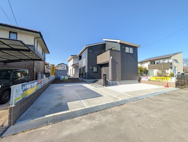 【間取り】 | リーブルガーデン.S渋川市半田第3ー① | 玄関には嬉しいシューズインクローク完備！
全居室6帖以上＋明るい南向き間取り！
主寝室にはウォークインクローゼット2ヶ付き！