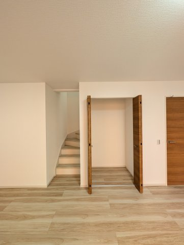 【内装】 | アーバンスタイル高崎市矢中町ー② | リビング階段仕様です♪