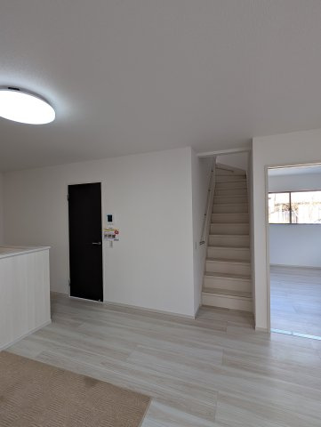 【居間・リビング】 | アーバンスタイル高崎市矢中町ー① | リビング階段仕様です♪