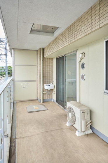 【バルコニー】 | ブランズシティ湘南台 | 暖かな日差しのふりそそぐバルコニー